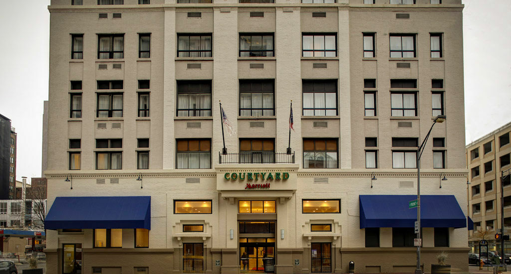Courtyard Columbus Downtown Hotel Exterior photo